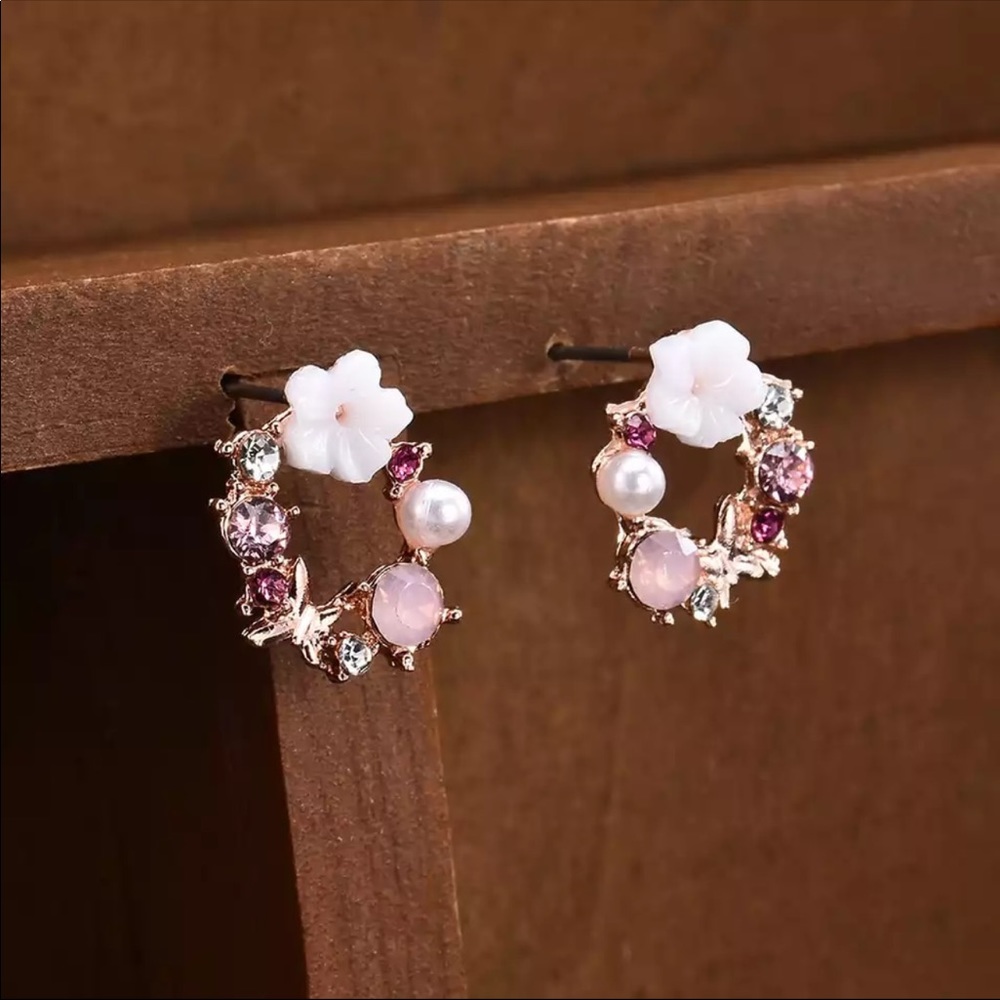 New White Pearl Flower Butterfly Earrings - Picture 3 of 4